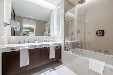 Квартира с 1 спальней в The Address Residence Fountain Views, ОАЭ №193167 10
