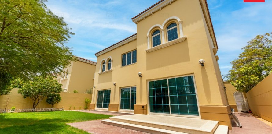 Villa de 4 chambres à Dubai, UAE No. 103229