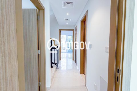 3 bedrooms Townhouse in Dubai, UAE No. 184652 8