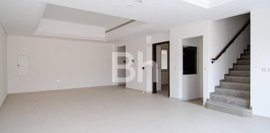 Townhouse de 4 dormitorios en Dubai Sports City, UAE No. 89367