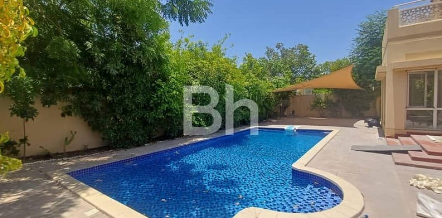 Villa de 6 dormitorios en Dubai, UAE No. 89365