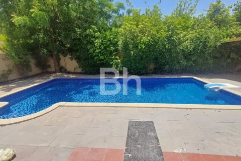 Villa de 6 dormitorios en Dubai, UAE No. 89365 9