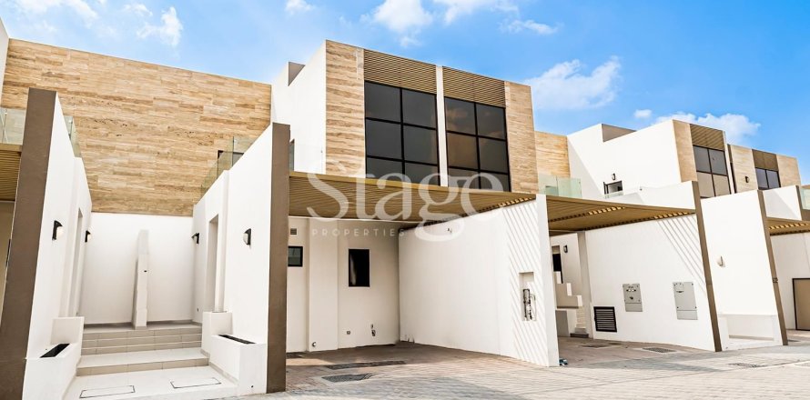3 bedrooms Villa in District 11, UAE No. 119925