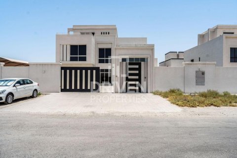 6 bedrooms Villa in Nadd Al Sheba, UAE No. 192721