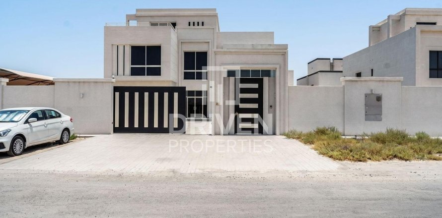 6 bedrooms Villa in Nadd Al Sheba, UAE No. 192721