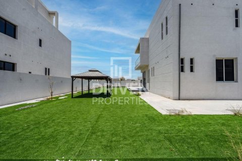 6 bedrooms Villa in Nadd Al Sheba, UAE No. 192721 4