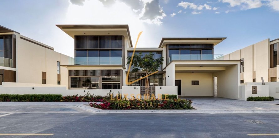 Villa de 5 dormitorios en Golf Place, UAE No. 168652