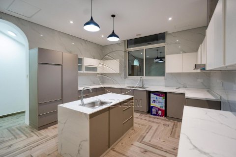 Villa de 5 dormitorios en Al Shamkha, UAE No. 91249 9