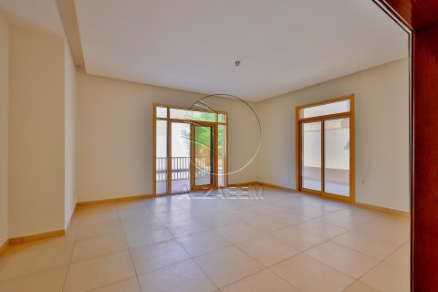Villa de 5 chambres à Abu Dhabi, UAE No. 91234 10