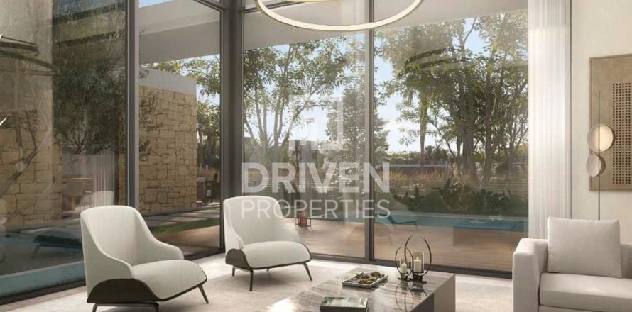 Villa de 5 dormitorios en Dubai Land, UAE No. 191225