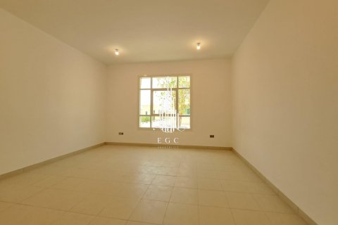 Villa de 6 dormitorios en Khalifa City, UAE No. 22408 4
