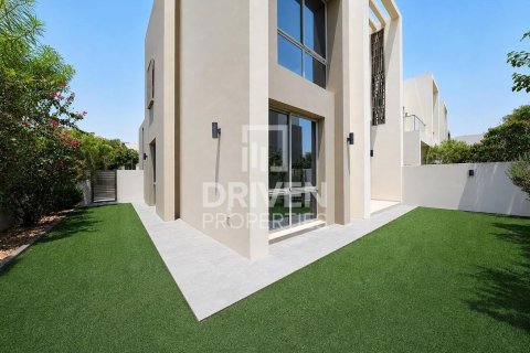 Villa de 4 dormitorios en Reem Community, UAE No. 189577 3