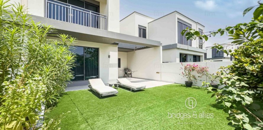 3 bedrooms Villa in Dubai Hills Estate, UAE No. 151303