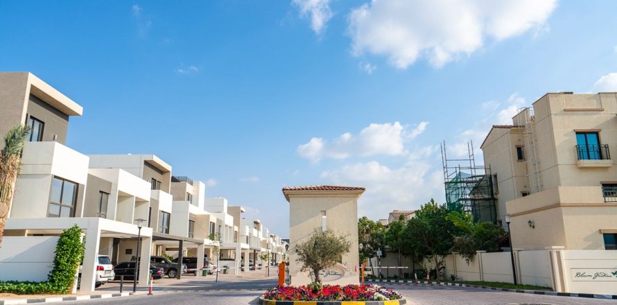 Commercial property de 7 dormitorios en Al Salam Street, UAE No. 62423
