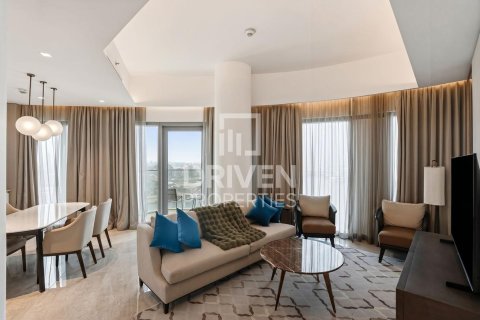 Квартира с 2 спальнями в Address Harbour Point, ОАЭ №209598