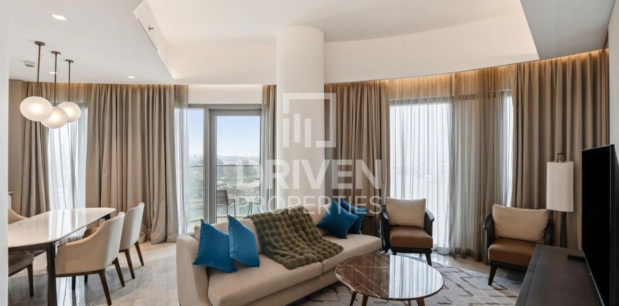 Квартира с 2 спальнями в Address Harbour Point, ОАЭ №209598