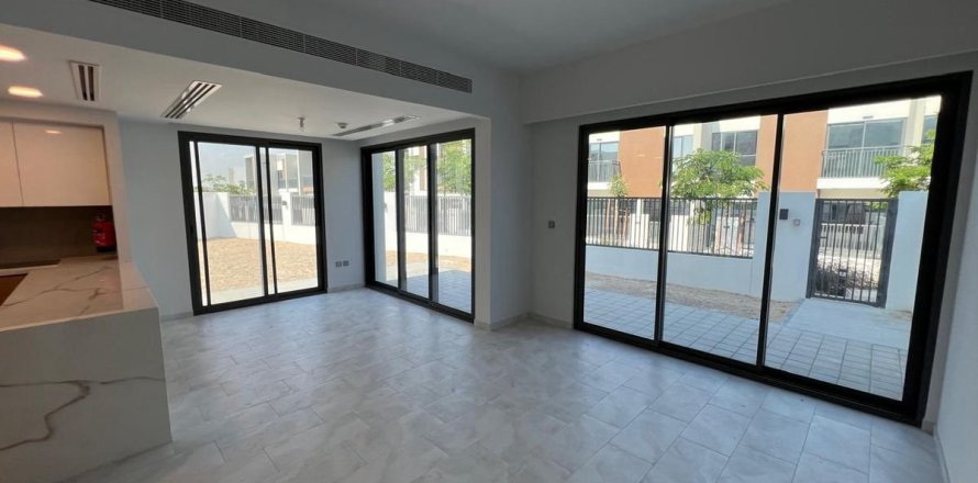 4 bedrooms Villa in Dubai, UAE No. 143520