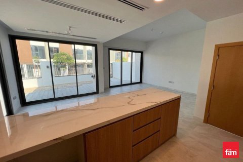 4 bedrooms Villa in Dubai, UAE No. 143520 3