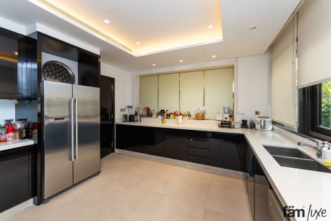 6 bedrooms Villa  No. 120214 23