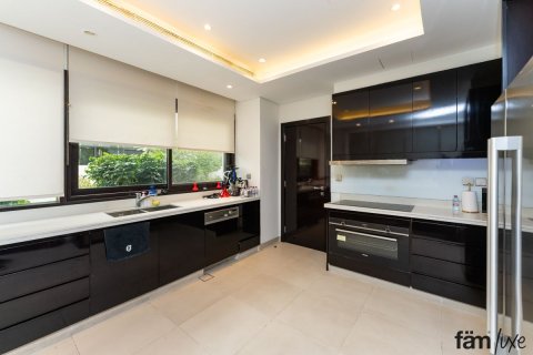 6 bedrooms Villa  No. 120214 24