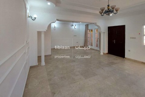 5 bedrooms Villa in Muscat, Oman No. 53707 2