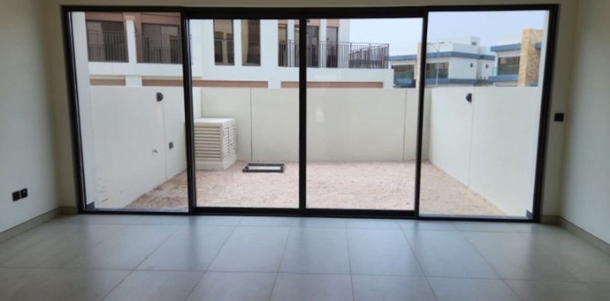 4 bedrooms Townhouse in Dubai, UAE No. 173266