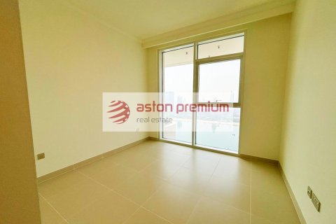 Appartement de 3 chambres à EMAAR Beachfront, UAE No. 132616 18