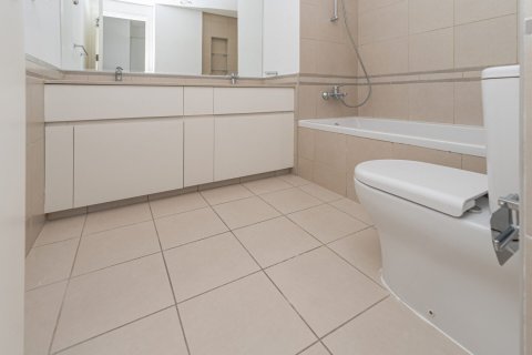 Квартира с 3 спальнями в Zahra Apartments, ОАЭ №160190 8
