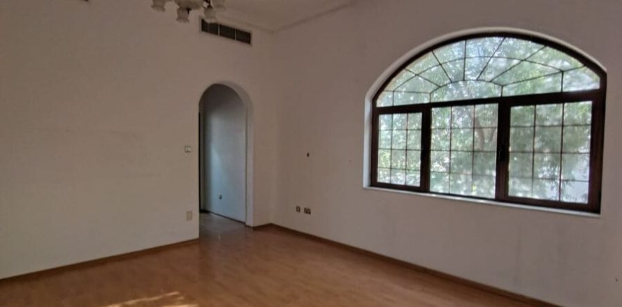 Вилла с 5 спальнями в Al Barsha 2, ОАЭ №160192
