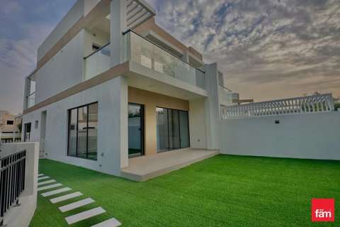 4 bedrooms Villa in Dubai, UAE No. 143644