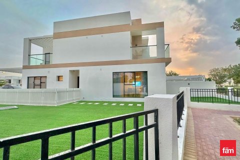4 bedrooms Villa in Dubai, UAE No. 143644 3