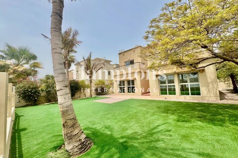 Villa de 4 dormitorios en The Lakes, UAE No. 147960