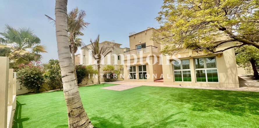 Villa de 4 dormitorios en The Lakes, UAE No. 147960