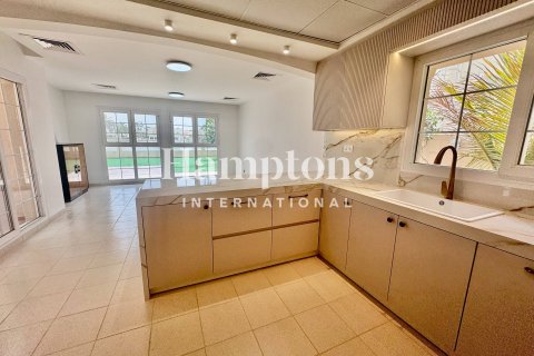 Villa de 4 dormitorios en The Lakes, UAE No. 147960 7