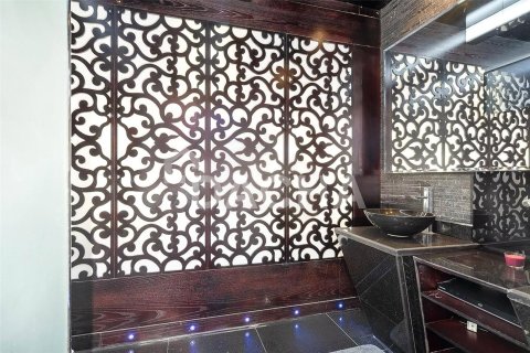 5 bedrooms Penthouse in Emirates Crown, UAE No. 155449 15