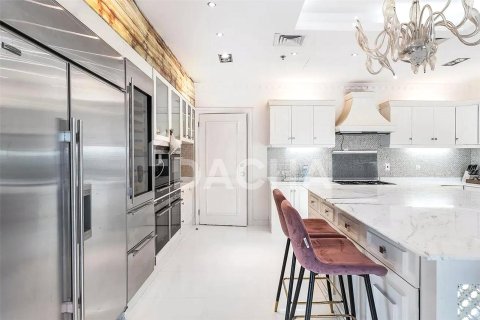 5 bedrooms Penthouse in Emirates Crown, UAE No. 155449 12