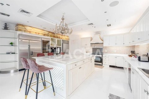 5 bedrooms Penthouse in Emirates Crown, UAE No. 155449 28