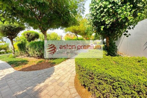 3 bedrooms Villa in Dubai Land, UAE No. 198963 11