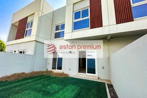 3 bedrooms Villa in Dubai Land, UAE No. 198963