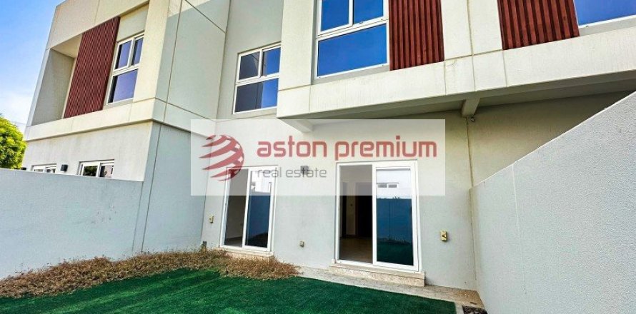 3 bedrooms Villa in Dubai Land, UAE No. 198963