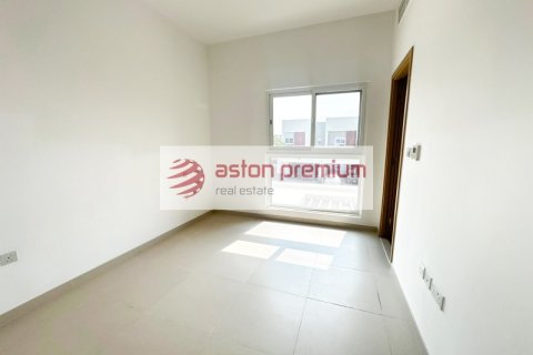 3 bedrooms Villa in Dubai Land, UAE No. 198963 8