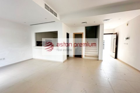 3 bedrooms Villa in Dubai Land, UAE No. 198963 12