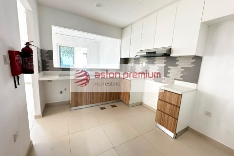 3 bedrooms Villa in Dubai Land, UAE No. 198963 10