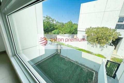 3 bedrooms Villa in Dubai Land, UAE No. 198963 5