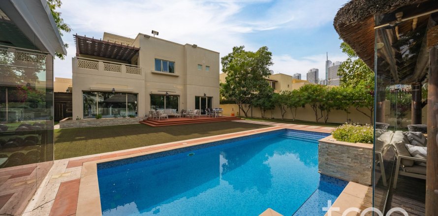 Villa de 4 dormitorios en Meadows, UAE No. 173810