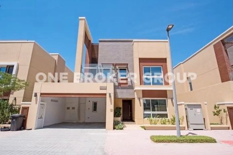 Villa de 4 chambres à Al Barsha, UAE No. 378 1