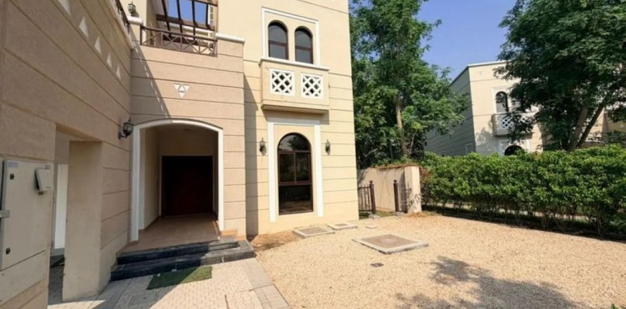 4 bedrooms Villa in Dubai, UAE No. 168097