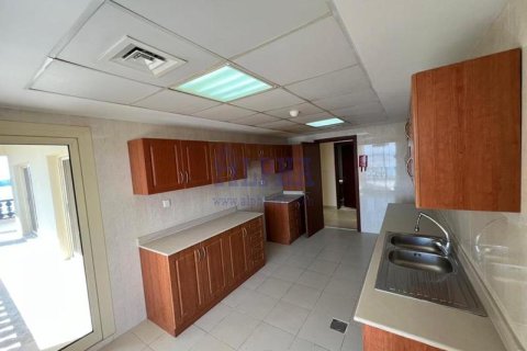 Квартира с 3 спальнями в Al Hamra Village, ОАЭ №143926 3