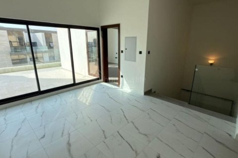 4 bedrooms Villa in District 11, UAE No. 156258 5