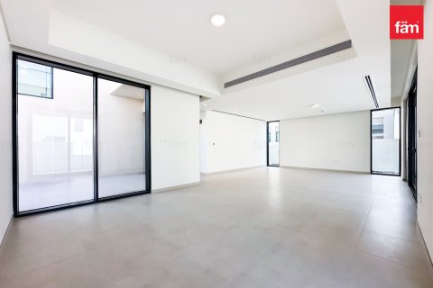 4 bedrooms Villa in Dubai, UAE No. 142628 3